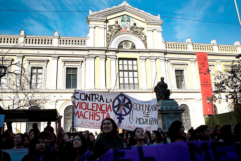 El sello Genera Igualdad se enmarca en los compromisos suscritos por la Universidad de Chile con el movimiento feminista en el año 2018